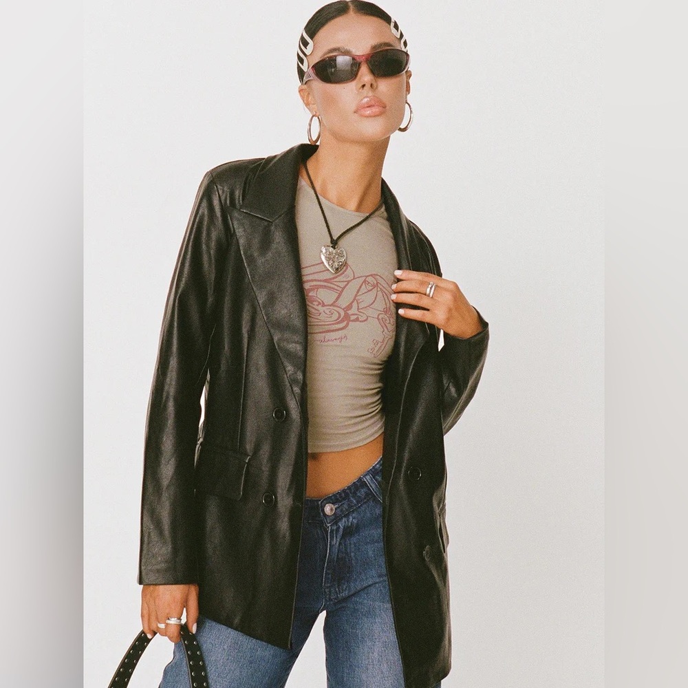Ellen faux leather blazer - Princess Polly
Xs/s